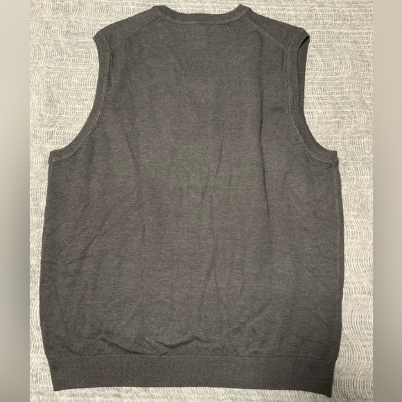 3/$20 Men’s Van Heusen Gray Sleeveless Sweater Vest Size Large - Picture 3 of 8